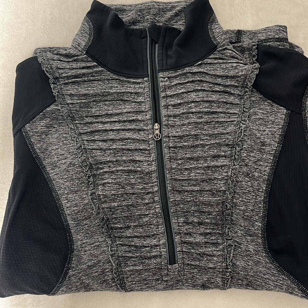 Run Your Heart Out Pullover - Size 10 Lulemon Athletica Half Zip Pullover